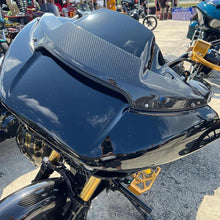 Load image into Gallery viewer, Carbon Visionary Carbon Fiber Numero Uno Road Glide Windshield