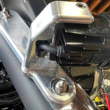 Load image into Gallery viewer, Cali Raised Moto 96-13 Street Glide/Road King Billet S1 Pod Front Turn Signal Kit