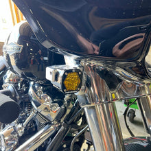 Load image into Gallery viewer, Cali Raised Moto 96-13 Street Glide/Road King Billet S1 Pod Front Turn Signal Kit