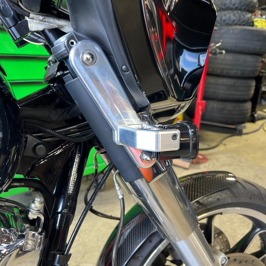 Cali Raised Moto 14+ Street Glide/Road King Billet S1 Pod Front Turn Signal Kit